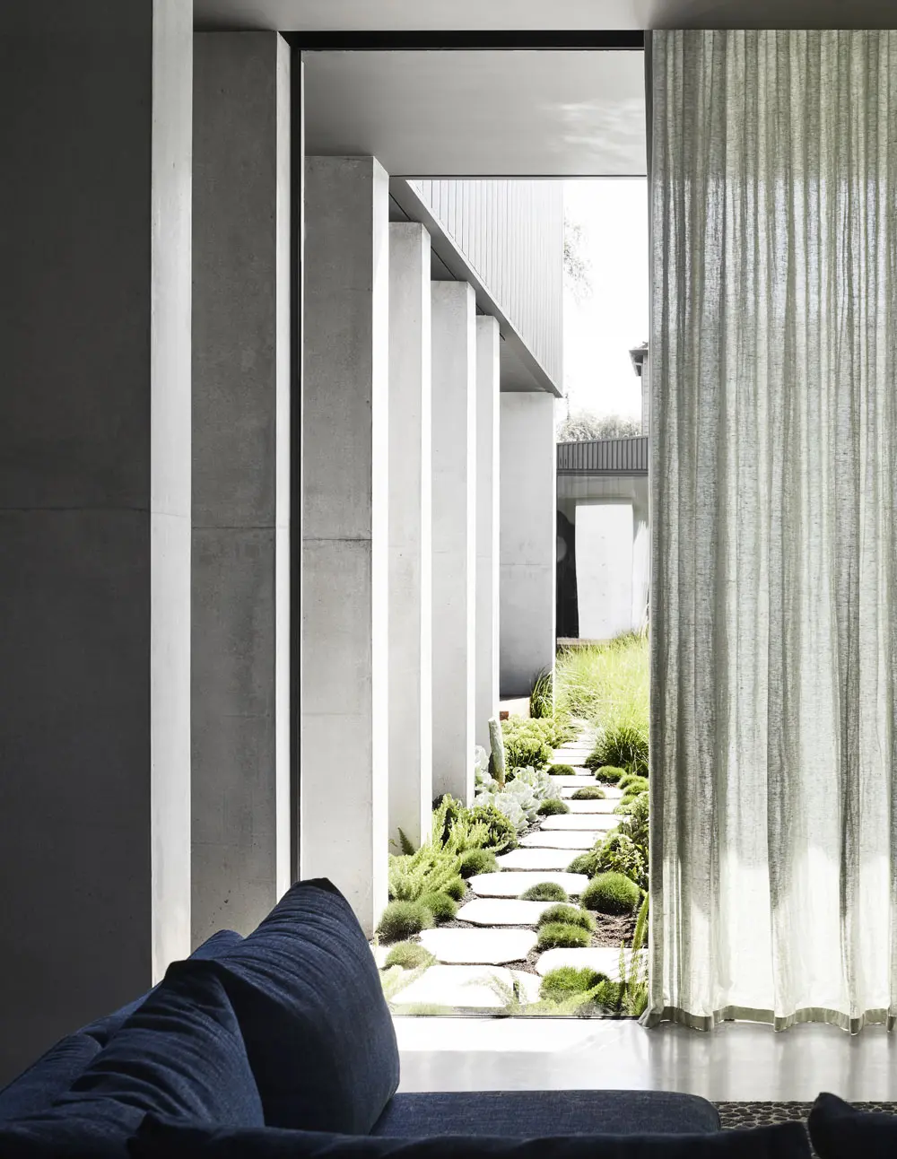 Metro-Steel-Windows-Colonnade-House-14